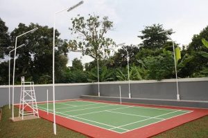 Jasa pembuatan lapangan bulutangkis profesional & bergaransi dari Solusi Lapangan. Layanan wilayah Jakarta, Bogor, Depok, Tangerang, Bekasi, Subang & Bandung.
